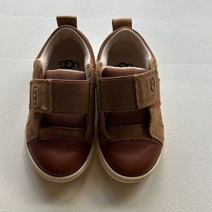 Ugg size 7 brown shoes